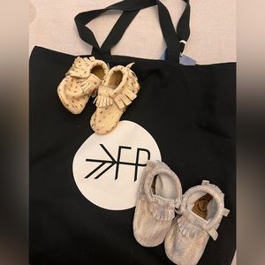 Size 3+4 freshly picked moccasins cream/gold and metallic with tote bag - new